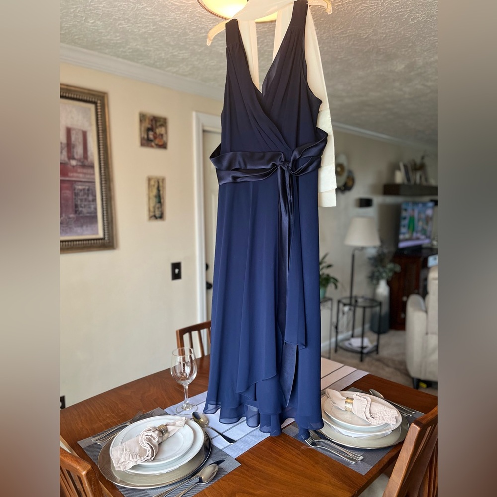 Gorgeous Jones New York Navy Sleeveless 20W Dress! Very flattering! Bonus scarf!